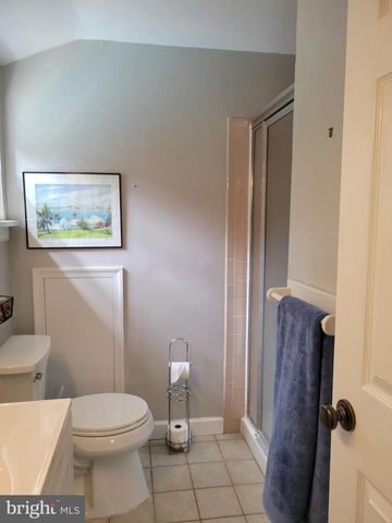 8 LUPUS LN, Sewell, NJ 08080