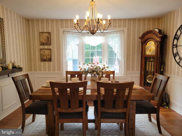 8 LUPUS LN, Sewell, NJ 08080