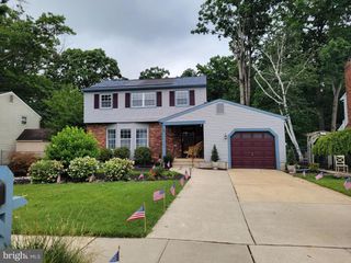 8 LUPUS LN, Sewell, NJ 08080