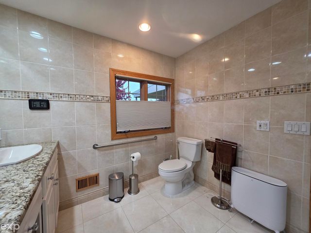 53203 Foss Road, Macomb Twp, MI 48042