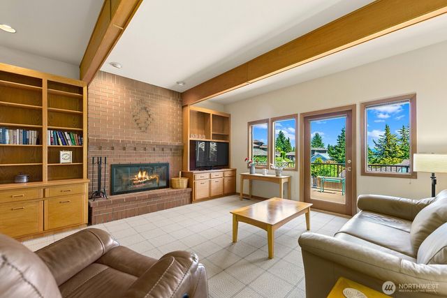 19004 64th Avenue NE, Kenmore, WA 98028