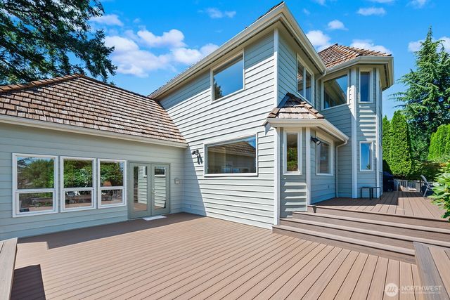 19004 64th Avenue NE, Kenmore, WA 98028