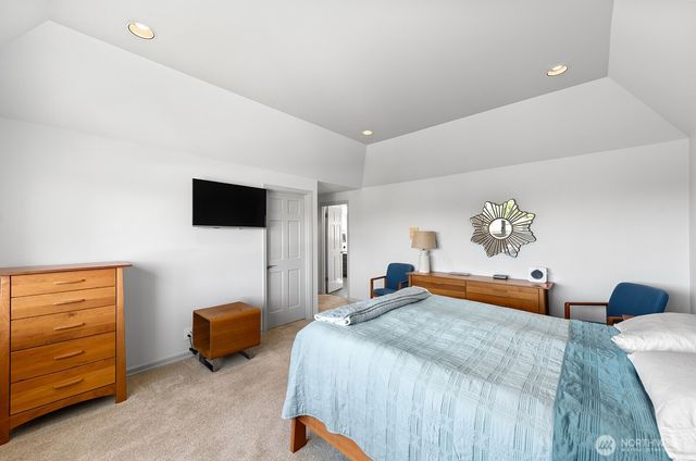 19004 64th Avenue NE, Kenmore, WA 98028