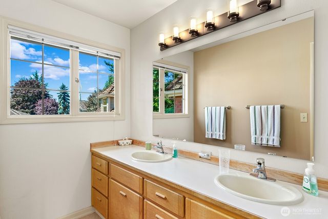 19004 64th Avenue NE, Kenmore, WA 98028