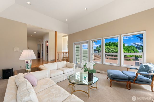 19004 64th Avenue NE, Kenmore, WA 98028
