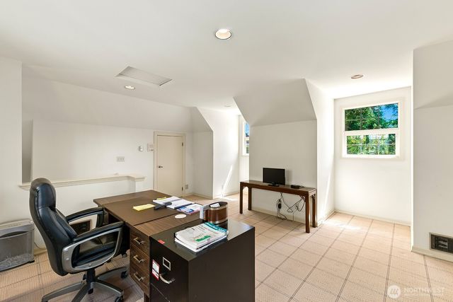 19004 64th Avenue NE, Kenmore, WA 98028