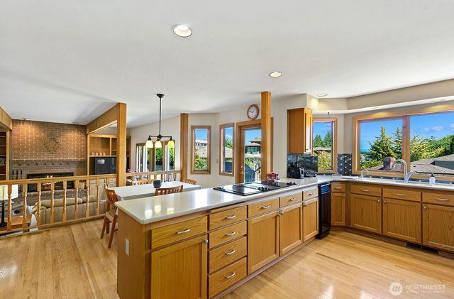 19004 64th Avenue NE, Kenmore, WA 98028