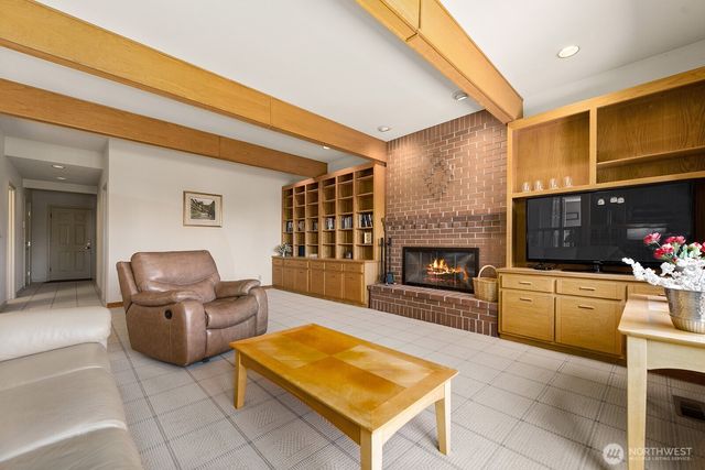 19004 64th Avenue NE, Kenmore, WA 98028