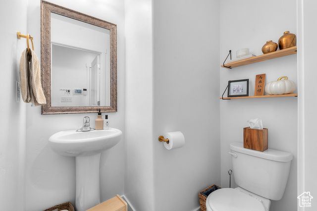 1082 E WATERWAY LN, Saratoga Springs, UT 84045