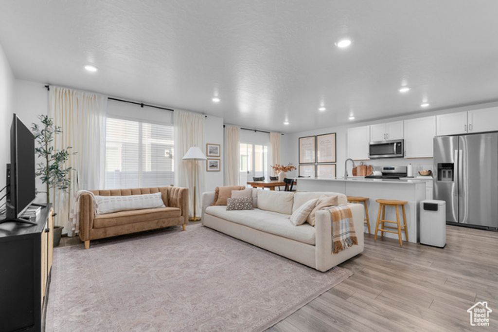 1082 E WATERWAY LN, Saratoga Springs, UT 84045