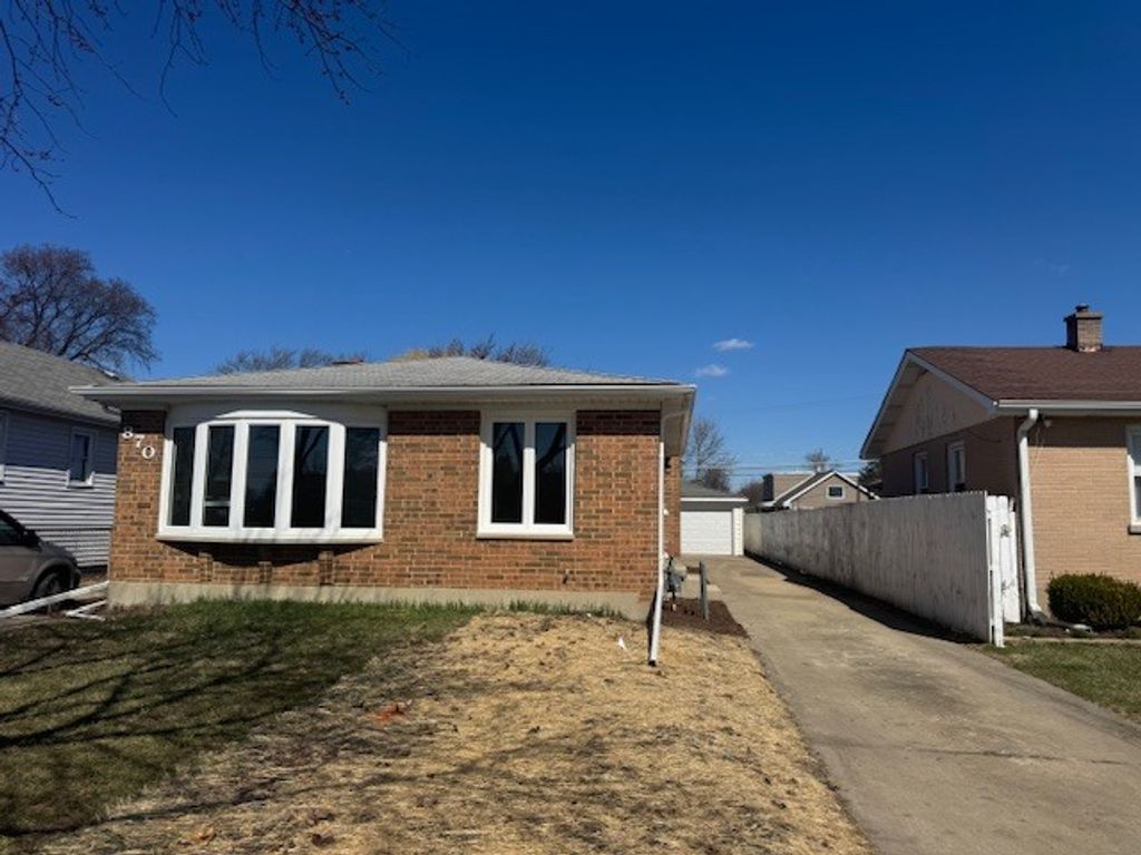 870 E Thacker Street, Des Plaines, IL 60016