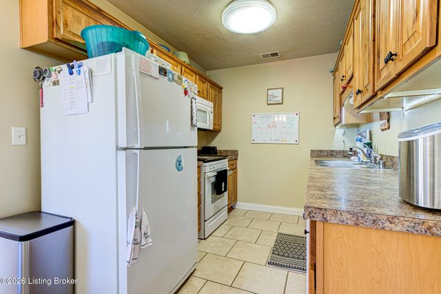 5007 Ramona Ln, Louisville, KY 40272