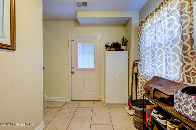 5007 Ramona Ln, Louisville, KY 40272