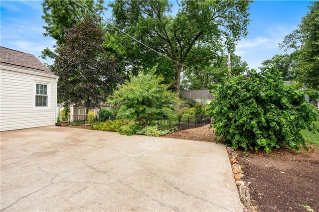 5824 Floyd Street, Overland Park, KS 66202