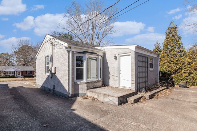 1662 Valley Rd, Clarksville, TN 37043