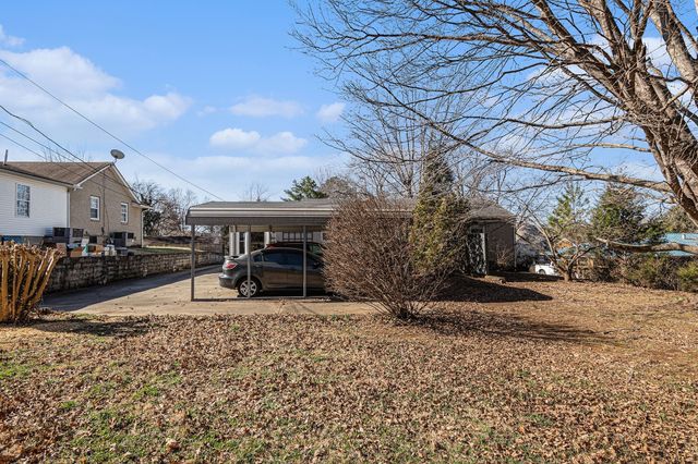 1662 Valley Rd, Clarksville, TN 37043