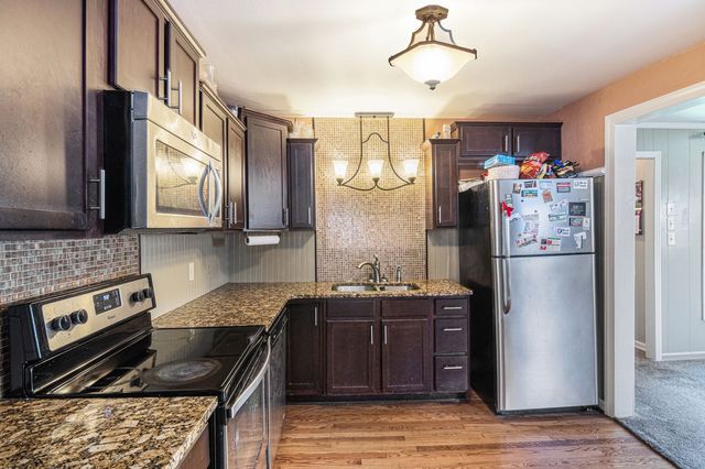 1662 Valley Rd, Clarksville, TN 37043