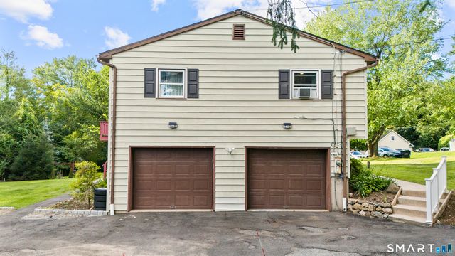 26 Harbor Ridge Road, Danbury, CT 06811