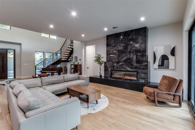 13693 Peyton Drive, Dallas, TX 75240