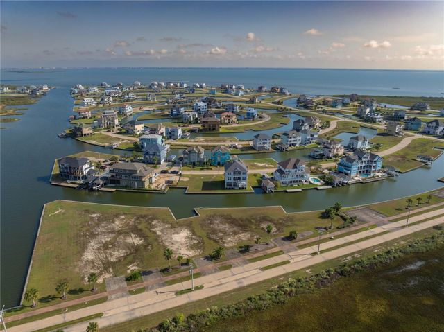 43 Shell Key, Hitchcock, TX 77563