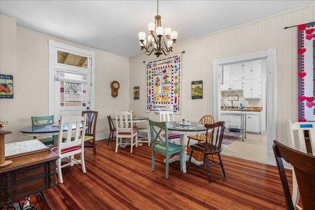 501 W Moore, Moulton, TX 77975