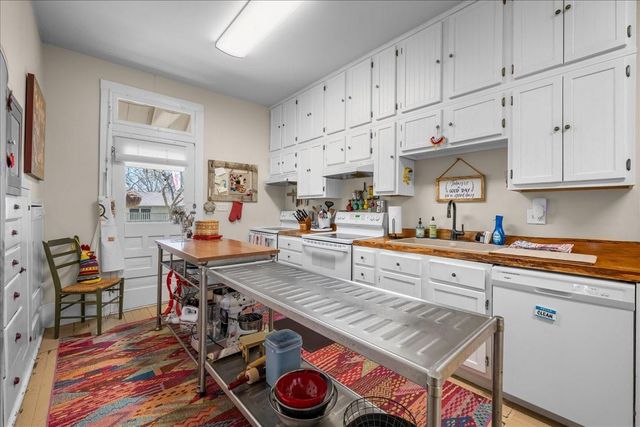 501 W Moore, Moulton, TX 77975