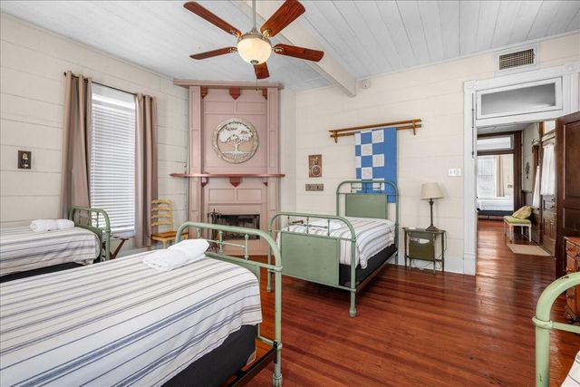 501 W Moore, Moulton, TX 77975