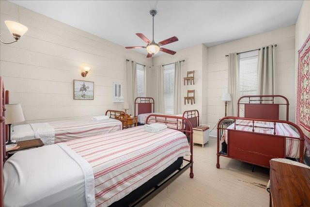 501 W Moore, Moulton, TX 77975