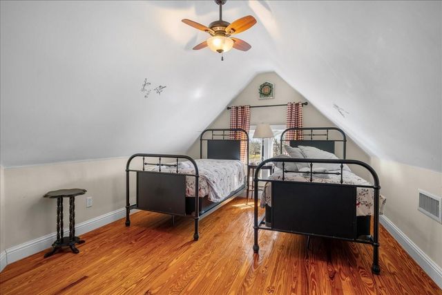 501 W Moore, Moulton, TX 77975