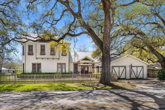 501 W Moore, Moulton, TX 77975