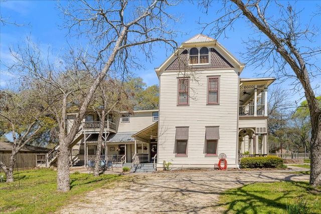 501 W Moore, Moulton, TX 77975