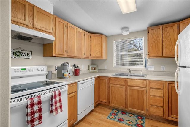 501 W Moore, Moulton, TX 77975