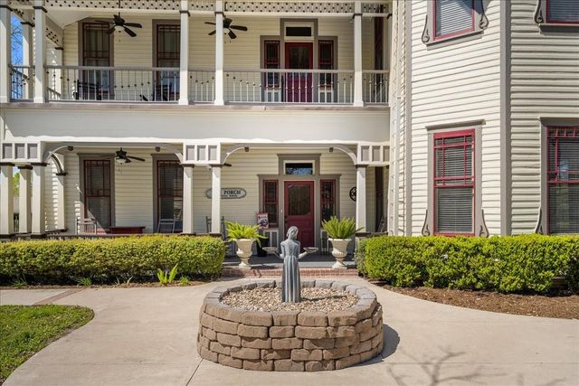 501 W Moore, Moulton, TX 77975