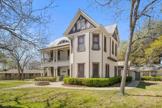 501 W Moore, Moulton, TX 77975