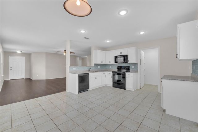 706 Cliffmere Drive, Arlington, TX 76002