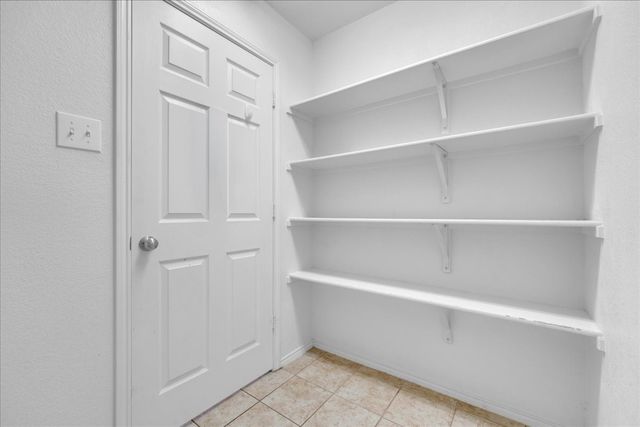 706 Cliffmere Drive, Arlington, TX 76002