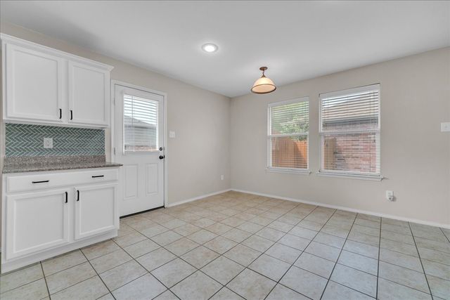 706 Cliffmere Drive, Arlington, TX 76002