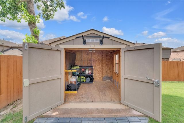 706 Cliffmere Drive, Arlington, TX 76002