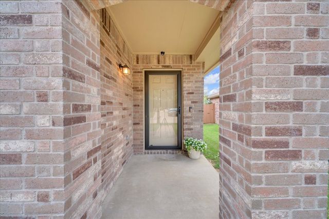 706 Cliffmere Drive, Arlington, TX 76002