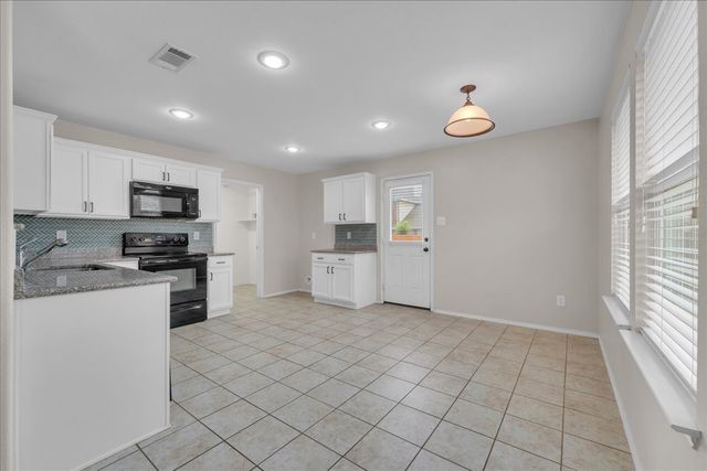 706 Cliffmere Drive, Arlington, TX 76002