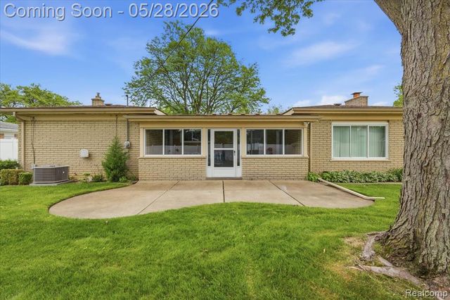 37807 Sarafina Drive, Sterling Heights, MI 48312