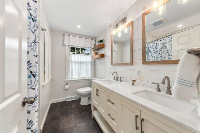 15 Donna Rd, Weymouth, MA 02190