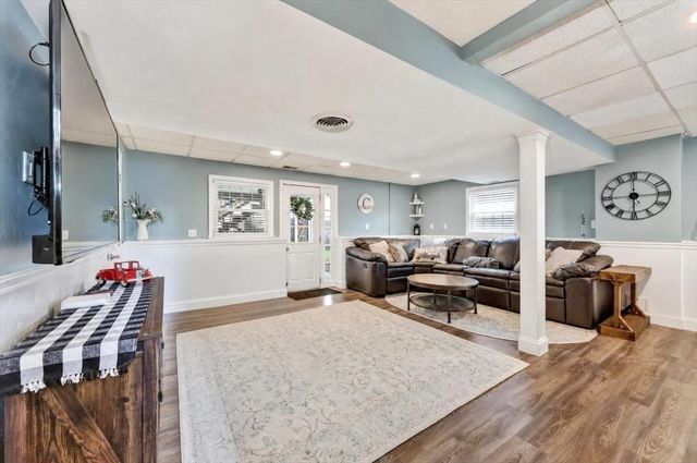 15 Donna Rd, Weymouth, MA 02190