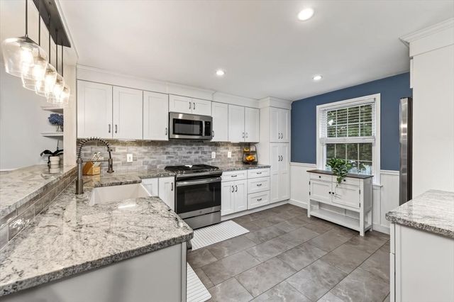 15 Donna Rd, Weymouth, MA 02190