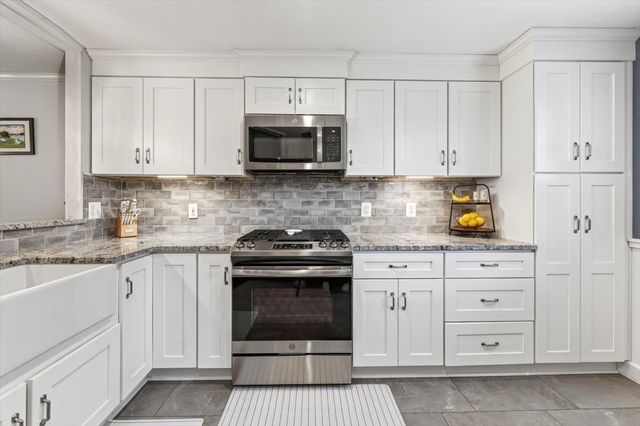 15 Donna Rd, Weymouth, MA 02190