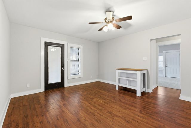 405 College Street, Cleburne, TX 76033