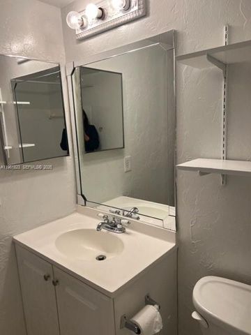 9374 SW 3rd St 711, Boca Raton, FL 33428