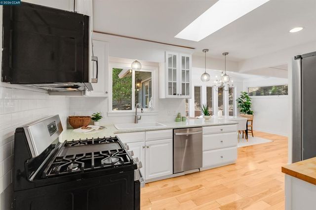 140 Summit Rd, Walnut Creek, CA 94598