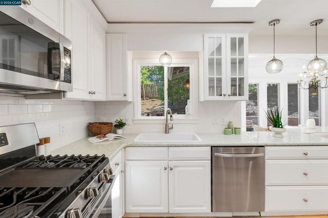 140 Summit Rd, Walnut Creek, CA 94598
