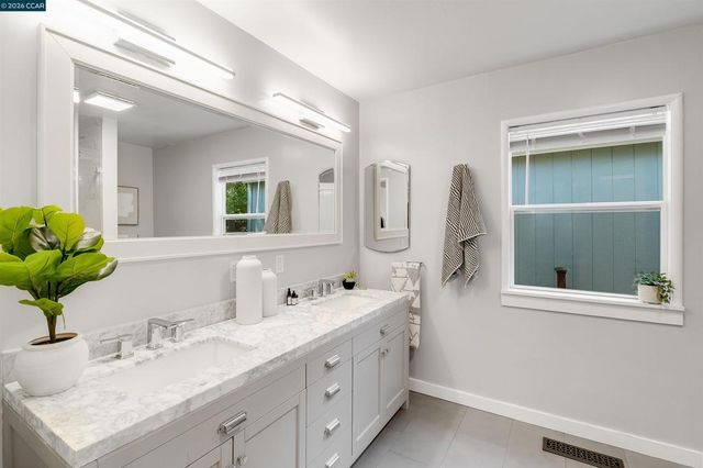 140 Summit Rd, Walnut Creek, CA 94598
